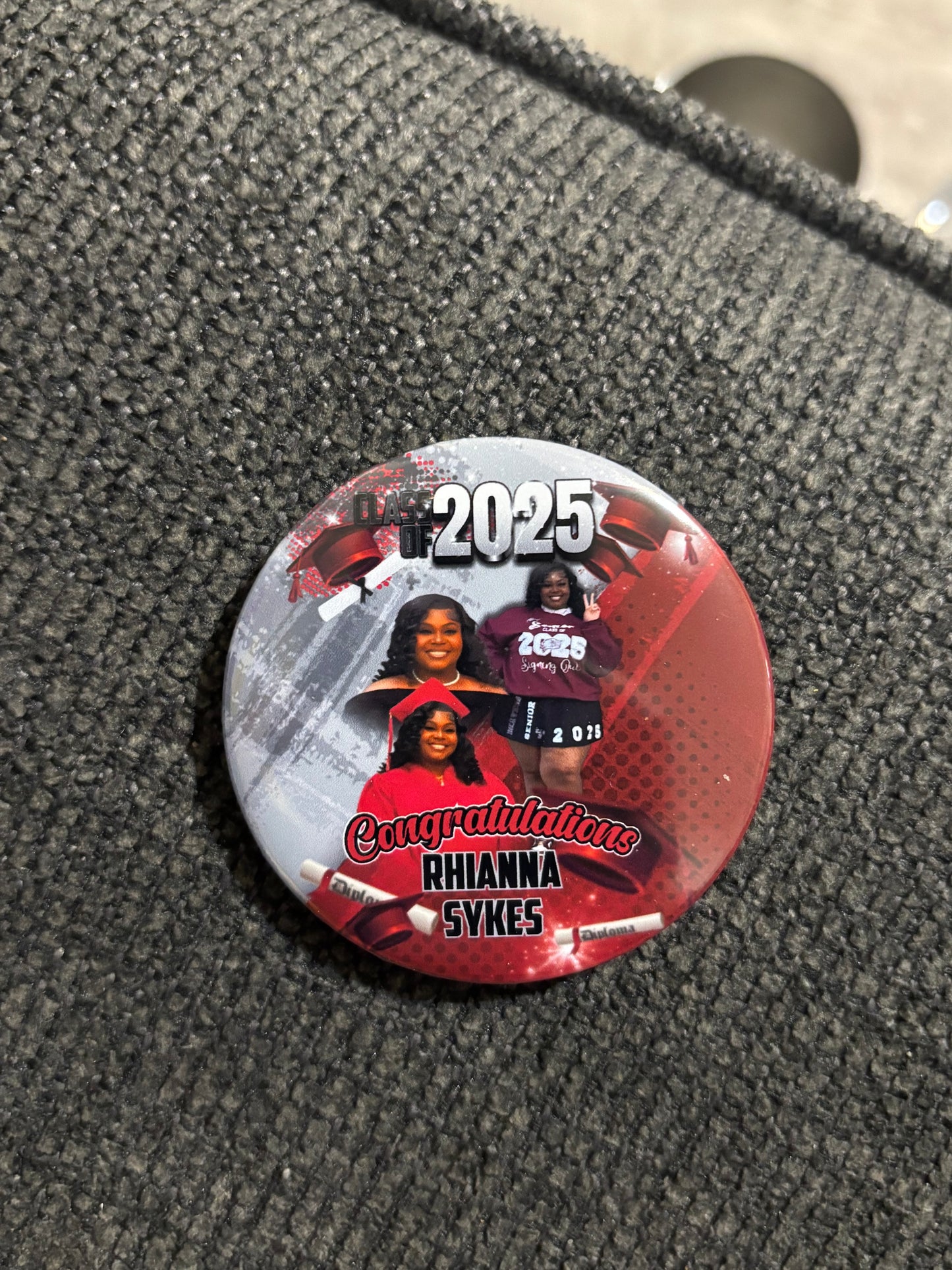Grad, Memorial Buttons